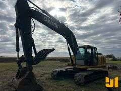 2006 DEERE 240D LC HYDRAULIC EXCAVATOR SN: FF240DX605367