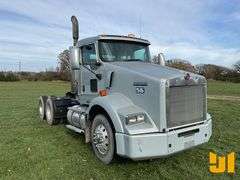 2009 KENWORTH T8 SERIES TANDEM AXLE DAY CAB TRUCK TRACTOR VIN: 1XKDD49X09J255885