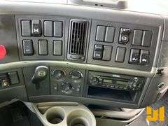 2007 VOLVO VN TANDEM AXLE TRUCK TRACTOR VIN: 4V4NC9GH47N453519