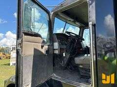 2003 KENWORTH T800 TRI-AXLE DUMP TRUCK VIN: 1NKDXUEXX3J383453