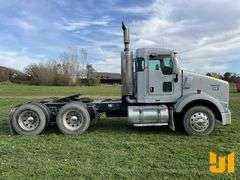 2009 KENWORTH T8 SERIES TANDEM AXLE DAY CAB TRUCK TRACTOR VIN: 1XKDD49X09J255885