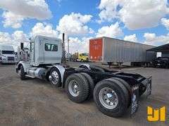 2018 KENWORTH T8 SERIES TRI AXLE DAY CAB TRUCK TRACTOR VIN: 1XKDP4EX0JR188496