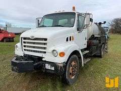 2005 STERLING TRUCK L7500 SERIES S/A ASPHALT DISTRIBUTOR TRUCK VIN: 2FZAASCS55AV42154