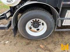 2001 STERLING TRUCK L7500 S/A VAC VIN: 2FZAA0AK51AF13774