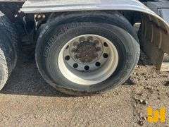 2005 INTERNATIONAL 8600 SINGLE AXLE SLEEPER TRUCK TRACTOR VIN: 1HSHXAHRX5J000376