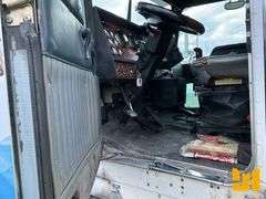 2000 KENWORTH T800B TANDEM AXLE DAY CAB TRUCK TRACTOR VIN: ***853146