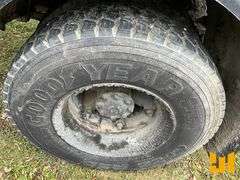 1994 FORD F-800 S/A ASPHALT DISTRIBUTOR TRUCK VIN: 1FDYK84E4RVA07420