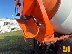 2018 KENWORTH T3 SERIES SINGLE AXLE REAR DISCHARGE MIXER TRUCK VIN: 2NKHHM6X2JM195027