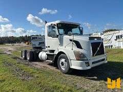 2009 VOLVO TRUCK VNL TANDEM AXLE DAY CAB TRUCK TRACTOR VIN: 4V5NC9EG69N271264