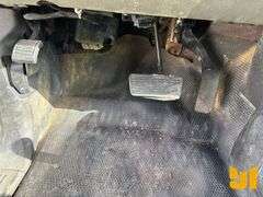 2011 CHEVROLET SILVERADO SINGLE AXLE CREW CAB 4X4 FLATBED TRUCK VIN: 1GB4KZCL7BF235859