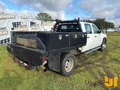 2011 CHEVROLET SILVERADO SINGLE AXLE CREW CAB 4X4 FLATBED TRUCK VIN: 1GB4KZCL7BF235859