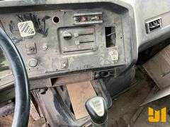 1998 VOLVO WG64 TANDEM AXLE DUMP TRUCK VIN: 4VHJCCFD7WN860211