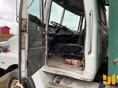 1998 VOLVO WG64 TANDEM AXLE DUMP TRUCK VIN: 4VHJCCFD7WN860211