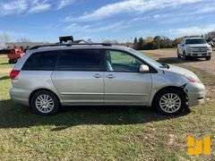 2008 TOYOTA SIENNA VIN: 5TDZK22C58S192397 FWD