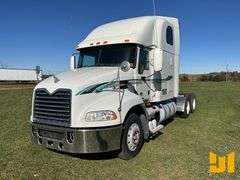 2014 MACK CXU (PINNACLE) TANDEM AXLE TRUCK TRACTOR VIN: 1M1AW07YXEM040682