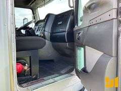 2009 KENWORTH T8 SERIES TANDEM AXLE DAY CAB TRUCK TRACTOR VIN: 1XKDD49XX9J255876