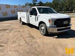 2018 FORD F-350XL SD S/A UTILITY TRUCK VIN: 1FDRF3G63JEC11906