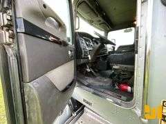 2009 KENWORTH T8 SERIES TANDEM AXLE DAY CAB TRUCK TRACTOR VIN: 1XKDD49X09J255885