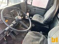 1995 KENWORTH T800 TANDEM AXLE DAY CAB TRUCK TRACTOR VIN: 2XKDDB9XXSM661840