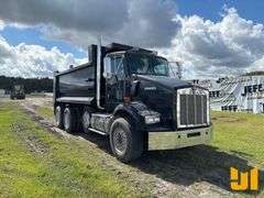 2003 KENWORTH T800 TRI-AXLE DUMP TRUCK VIN: 1NKDXUEXX3J383453