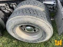 2009 KENWORTH T8 SERIES TANDEM AXLE DAY CAB TRUCK TRACTOR VIN: 1XKDD49X09J255885