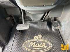 2017 MACK GU813 (GRANITE) TRI-AXLE DUMP TRUCK VIN: 1M2AX16C3HM037843