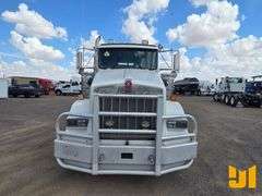 2018 KENWORTH T8 SERIES TRI AXLE DAY CAB TRUCK TRACTOR VIN: 1XKDP4EX0JR188496