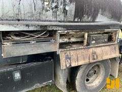 2005 STERLING TRUCK L7500 SERIES S/A ASPHALT DISTRIBUTOR TRUCK VIN: 2FZAASCS55AV42154