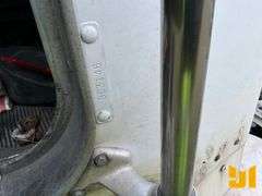 2000 KENWORTH T800B TANDEM AXLE DAY CAB TRUCK TRACTOR VIN: ***853146