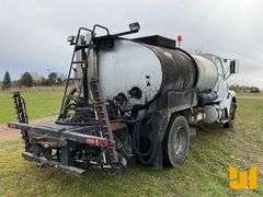 2005 STERLING TRUCK L7500 SERIES S/A ASPHALT DISTRIBUTOR TRUCK VIN: 2FZAASCS55AV42154