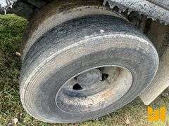 2005 STERLING TRUCK L7500 SERIES S/A ASPHALT DISTRIBUTOR TRUCK VIN: 2FZAASCS55AV42154