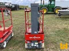 2012 SKYJACK SJ12 SN: 14001542 VERTICAL MAST LIFT