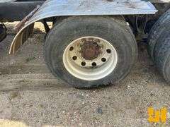 2005 INTERNATIONAL 8600 SINGLE AXLE SLEEPER TRUCK TRACTOR VIN: 1HSHXAHRX5J000376