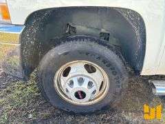 2011 CHEVROLET SILVERADO SINGLE AXLE CREW CAB 4X4 FLATBED TRUCK VIN: 1GB4KZCL7BF235859