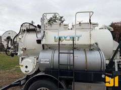 2001 STERLING TRUCK L7500 S/A VAC VIN: 2FZAA0AK51AF13774