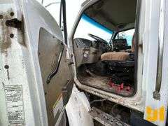 2005 STERLING TRUCK L7500 SERIES S/A ASPHALT DISTRIBUTOR TRUCK VIN: 2FZAASCS55AV42154