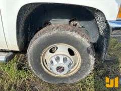 2011 CHEVROLET SILVERADO SINGLE AXLE CREW CAB 4X4 FLATBED TRUCK VIN: 1GB4KZCL7BF235859