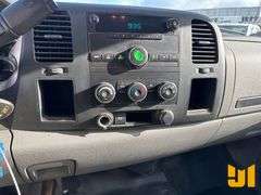 2011 CHEVROLET SILVERADO SINGLE AXLE CREW CAB 4X4 FLATBED TRUCK VIN: 1GB4KZCL7BF235859