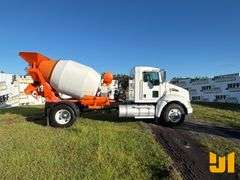 2018 KENWORTH T3 SERIES SINGLE AXLE REAR DISCHARGE MIXER TRUCK VIN: 2NKHHM6X2JM195027