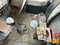 1998 VOLVO WG64 TANDEM AXLE DUMP TRUCK VIN: 4VHJCCFD7WN860211