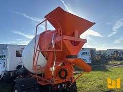 2018 KENWORTH T3 SERIES SINGLE AXLE REAR DISCHARGE MIXER TRUCK VIN: 2NKHHM6X2JM195027