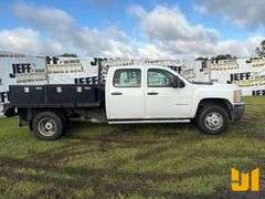 2011 CHEVROLET SILVERADO SINGLE AXLE CREW CAB 4X4 FLATBED TRUCK VIN: 1GB4KZCL7BF235859