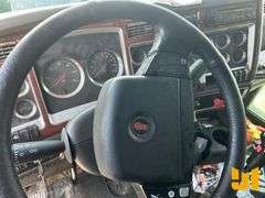 1995 KENWORTH T600 TANDEM AXLE SLEEPER TRUCK TRACTOR VIN: 1XKADB9X8SJ638745