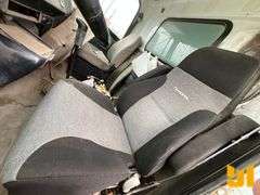 1998 VOLVO WG64 TANDEM AXLE DUMP TRUCK VIN: 4VHJCCFD7WN860211