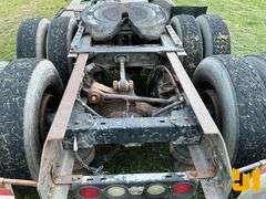 2000 KENWORTH T800B TANDEM AXLE DAY CAB TRUCK TRACTOR VIN: ***853146