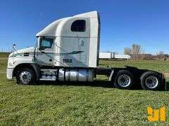 2014 MACK CXU (PINNACLE) TANDEM AXLE TRUCK TRACTOR VIN: 1M1AW07Y7EM040686