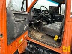 1994 FORD F-800 S/A ASPHALT DISTRIBUTOR TRUCK VIN: 1FDYK84E4RVA07420