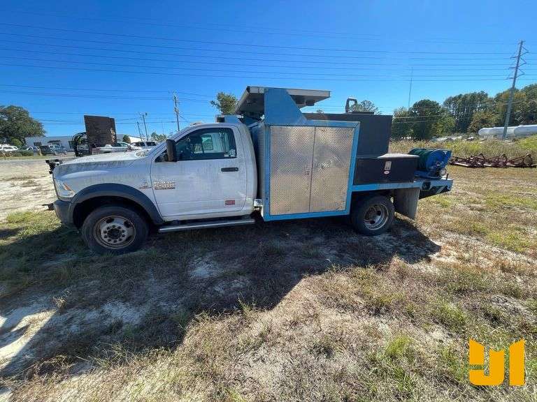 2016 RAM 5500 S/A SPRAYER / LANDSCAPE TRUCK VIN: 3C7WRNBL6GG187984