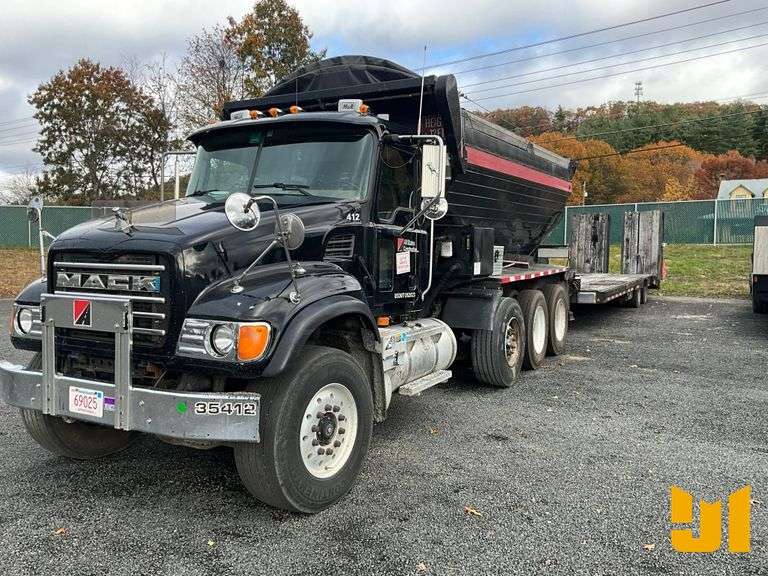2002 MACK CV (GRANITE) TRI/A LIVE BOTTOM  VIN: 1M2AG11C12M001180
