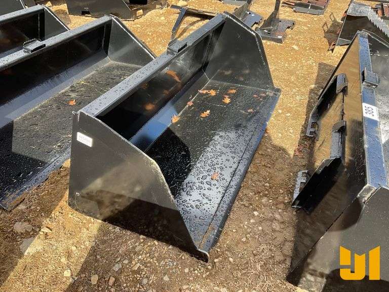 UNUSED KC 90” BUCKET W/CUTTING EDGE